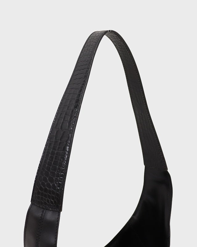 CELINE　ワンショルダーバッグ　トリオンフ金具　ブラック　レザー　ロゴ金具 CELINE ロゴ金具レザーワンショルダーバッグ | Hedy