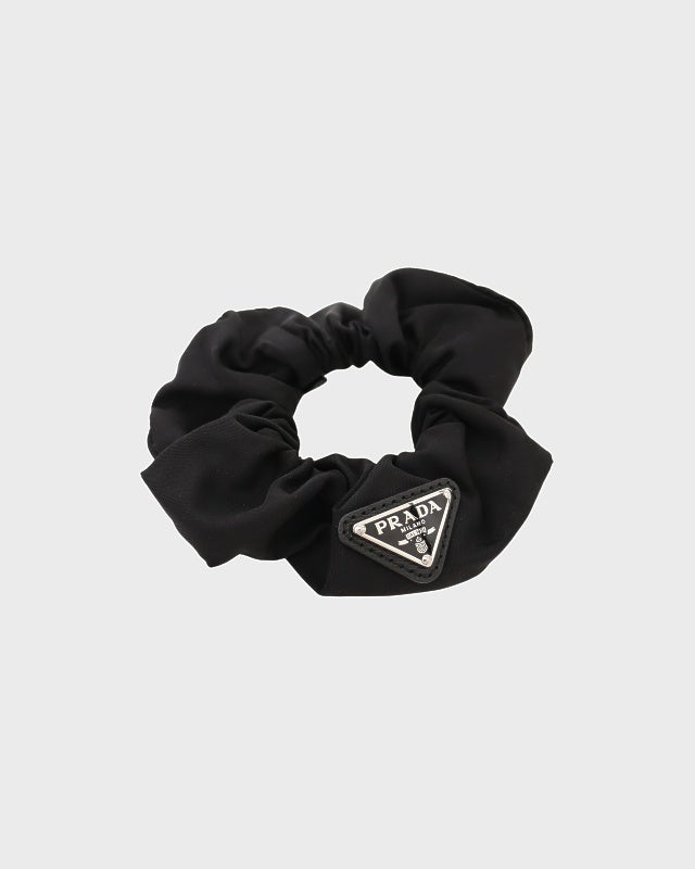 PRADA 黒 三角形ロゴブローチ PRADA 三角ロゴピアス | Hedy