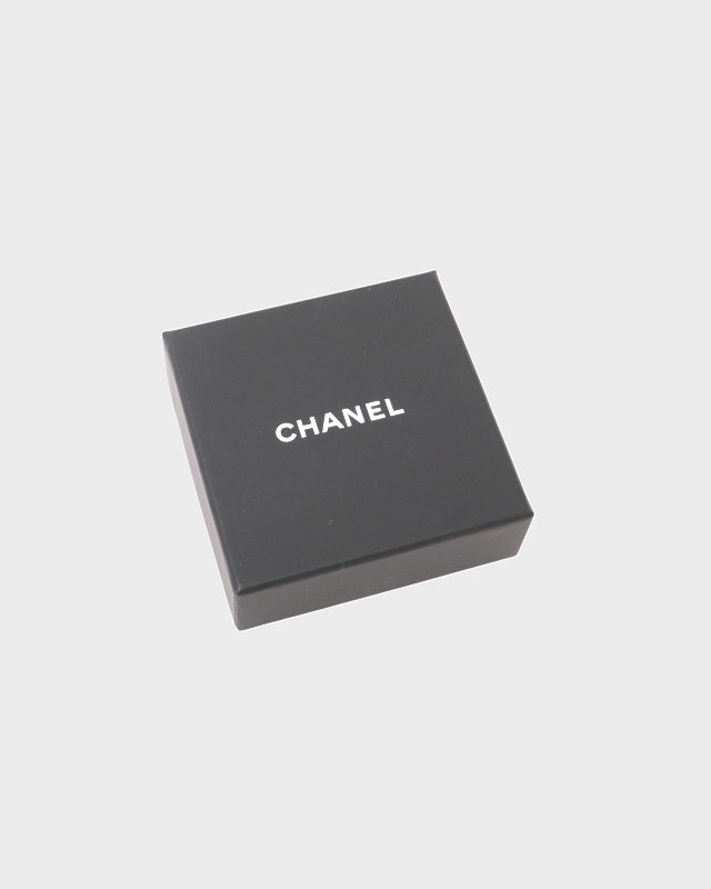 CHANEL シャネル　ブラック　ホワイトパール　バイカラー　ブローチ CHANEL COCOバイカラーブローチ | Hedy