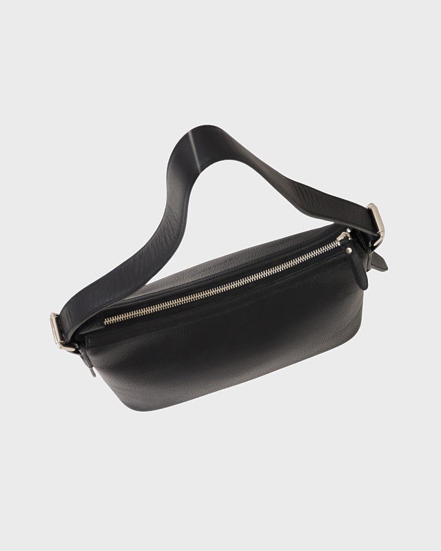 BURBERRY ロゴ刻印レザーワンショルダーバッグ | Hedy