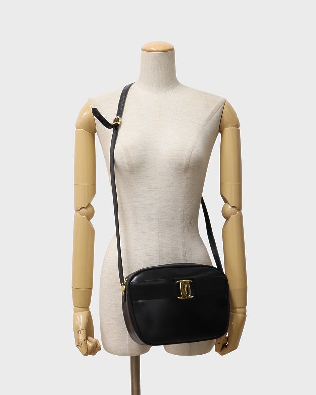 Ferragamo VARA金具レザーショルダーバッグ | Hedy