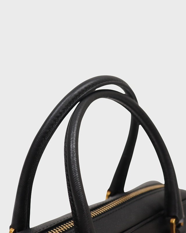 PRADA ロゴ刻印レザーハンドバッグ | Hedy