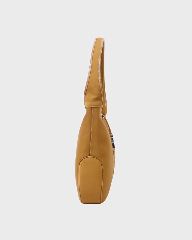 Ferragamo ロゴ金具ナイロンワンショルダーバッグ | Hedy