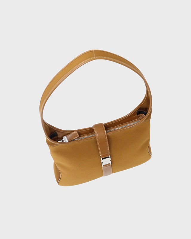 Ferragamo ロゴ金具ナイロンワンショルダーバッグ | Hedy