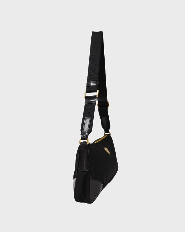 シンレザー ワンショルダーバッグ ブラック ゴールド金具 PRADA 三角ロゴ金具ナイロンレザーショルダーバッグ | Hedy
