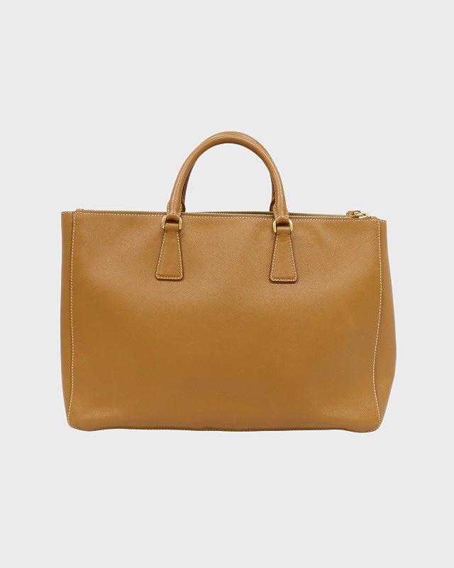ゴ*エ様 【正規品】PRADA プラダ ガレリア サフィアーノレザー ヴィンテー PRADA ガレリア サフィアーノハンドバッグ | Hedy