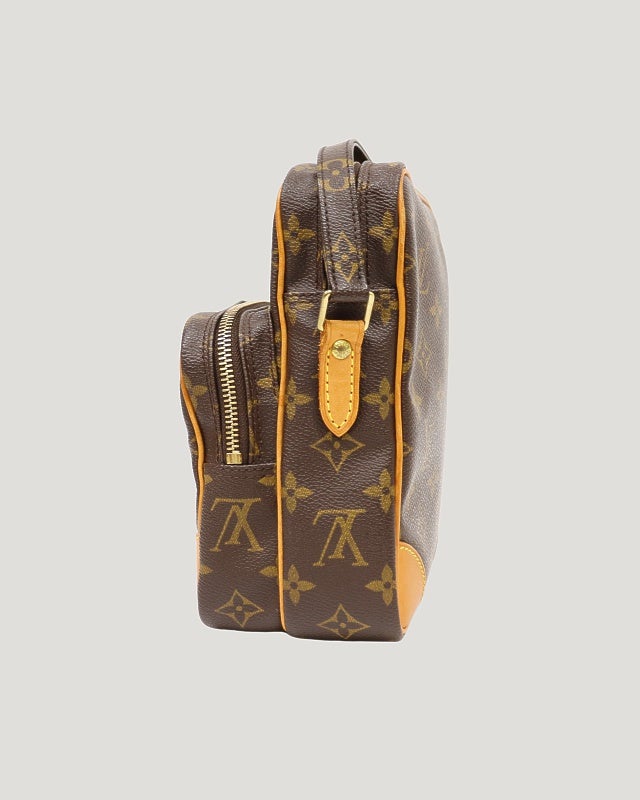 ルイヴィトン ショルダーバッグ モノグラム アマゾン　ポケットベタなし LOUIS VUITTON モノグラム アマゾン | Hedy