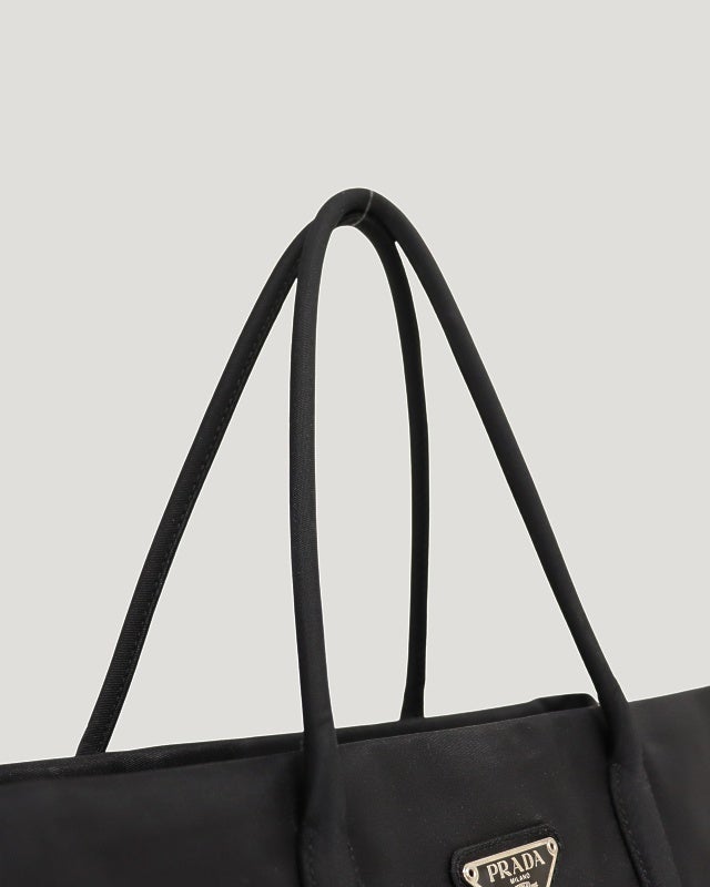 PRADA 三角ロゴ金具ナイロンハンドバッグ | Hedy