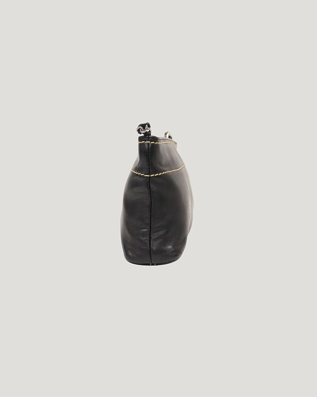 【今週限定価格】CHANEL ロゴ ショルダーバッグ ブラック CHANEL ロゴレザーチェーンワンショルダーバッグ | Hedy
