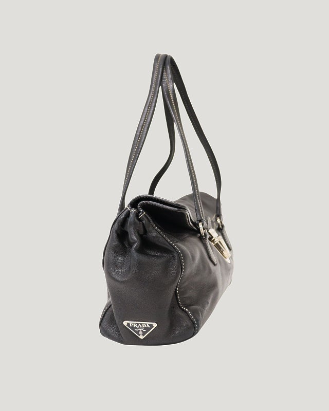 PRADA 三角ロゴ金具レザーハンドバッグ | Hedy