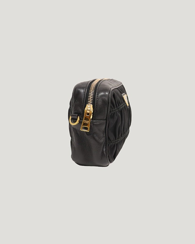 PRADA 三角ロゴ金具ギャザーナイロンショルダーバッグ | Hedy