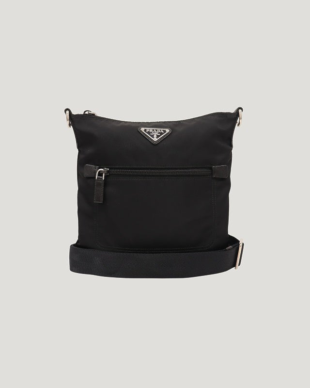 プラダ ショルダーバッグ 三角ロゴ ブラック 斜め掛け ナイロン PRADA 三角ロゴ金具ナイロンショルダーバッグ | Hedy